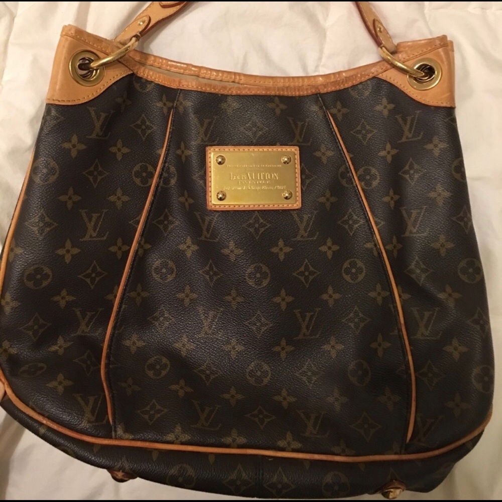 AUTHENTIC Louis Vuitton shoulder bag